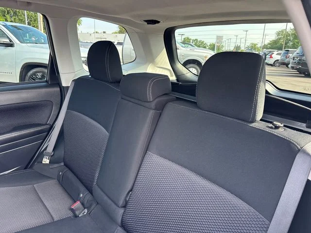 Used 2017 Silver Subaru 2.5i Premium image 8