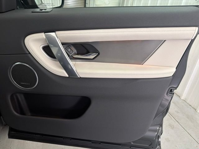 New 2026 Santorini Black Land Rover Landmark image 22