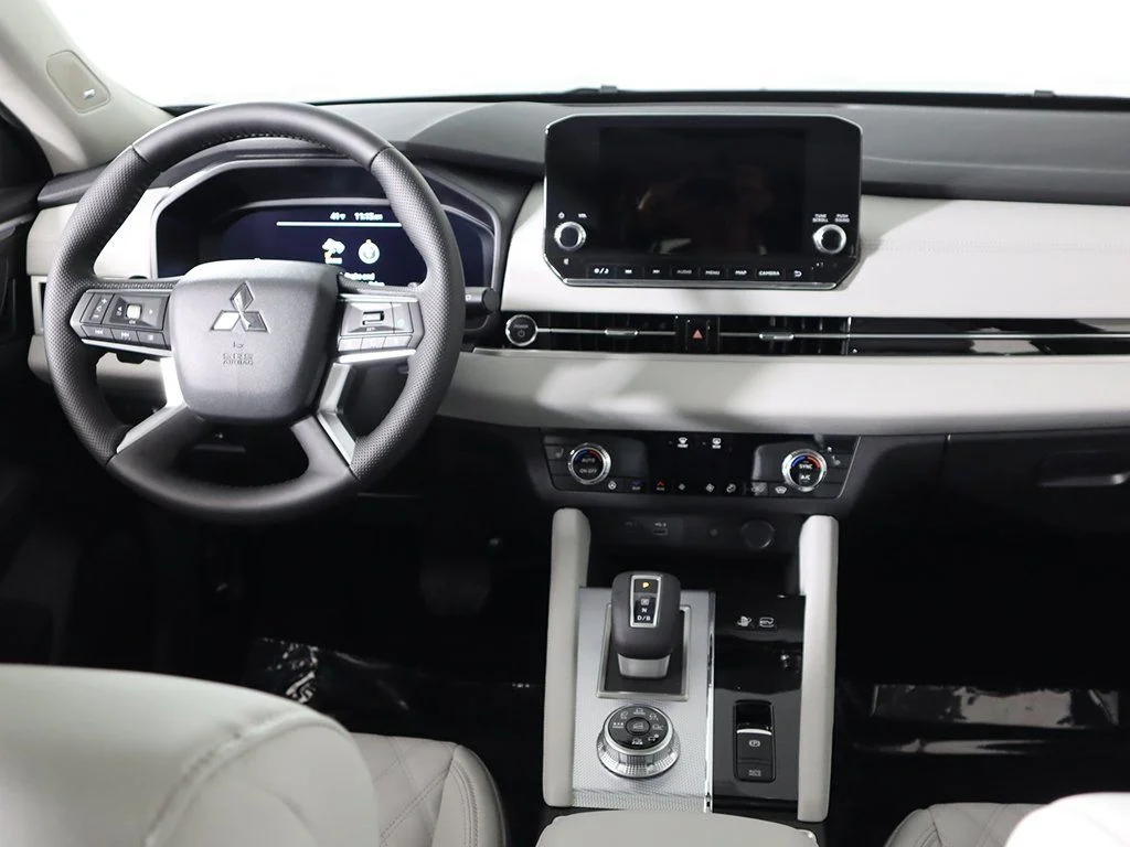 2025 Mitsubishi Outlander Plug-in Hybrid Platinum Edition - Photo 50