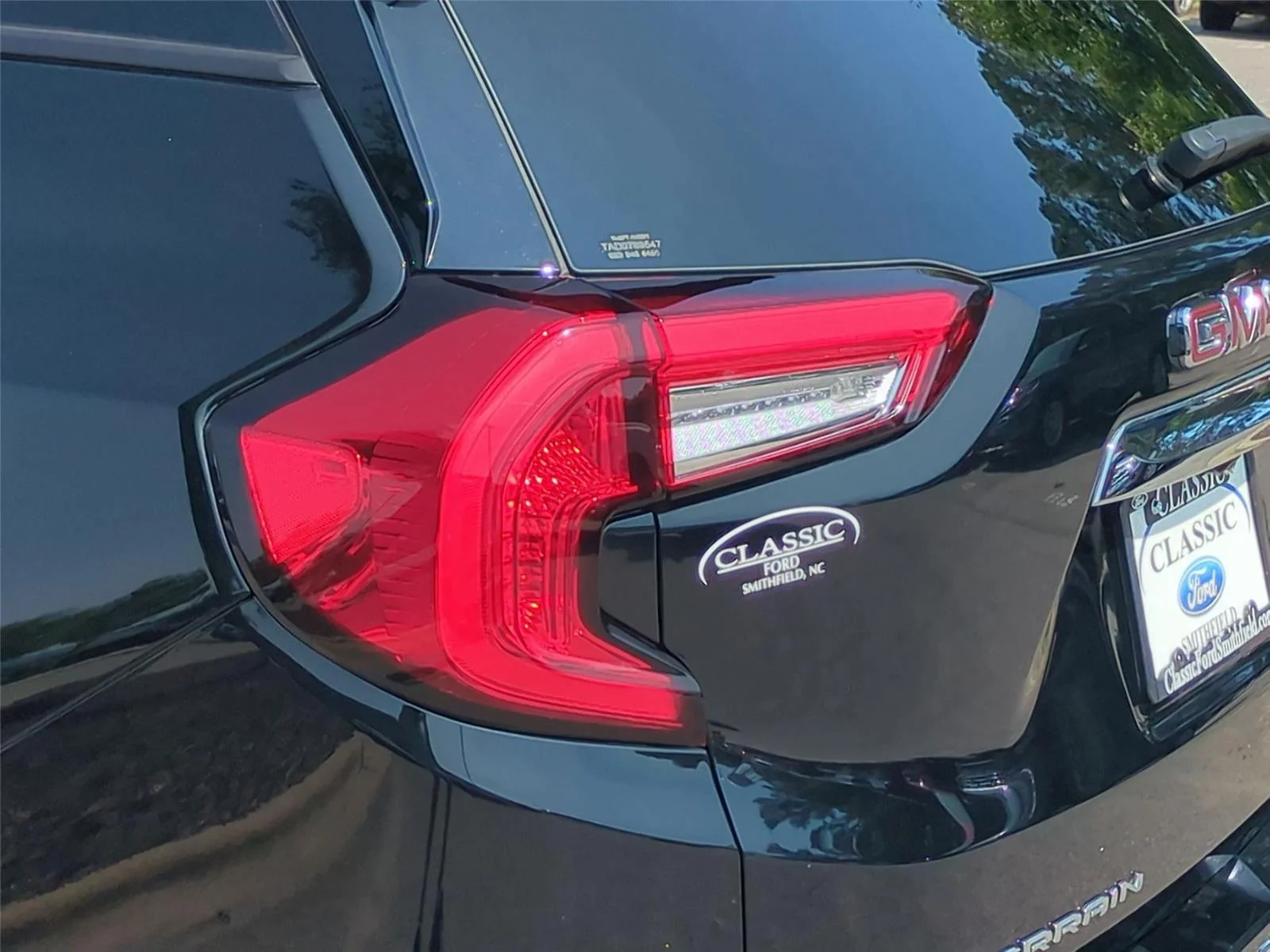 Used 2022 Ebony Twilight Metallic GMC Denali image 12