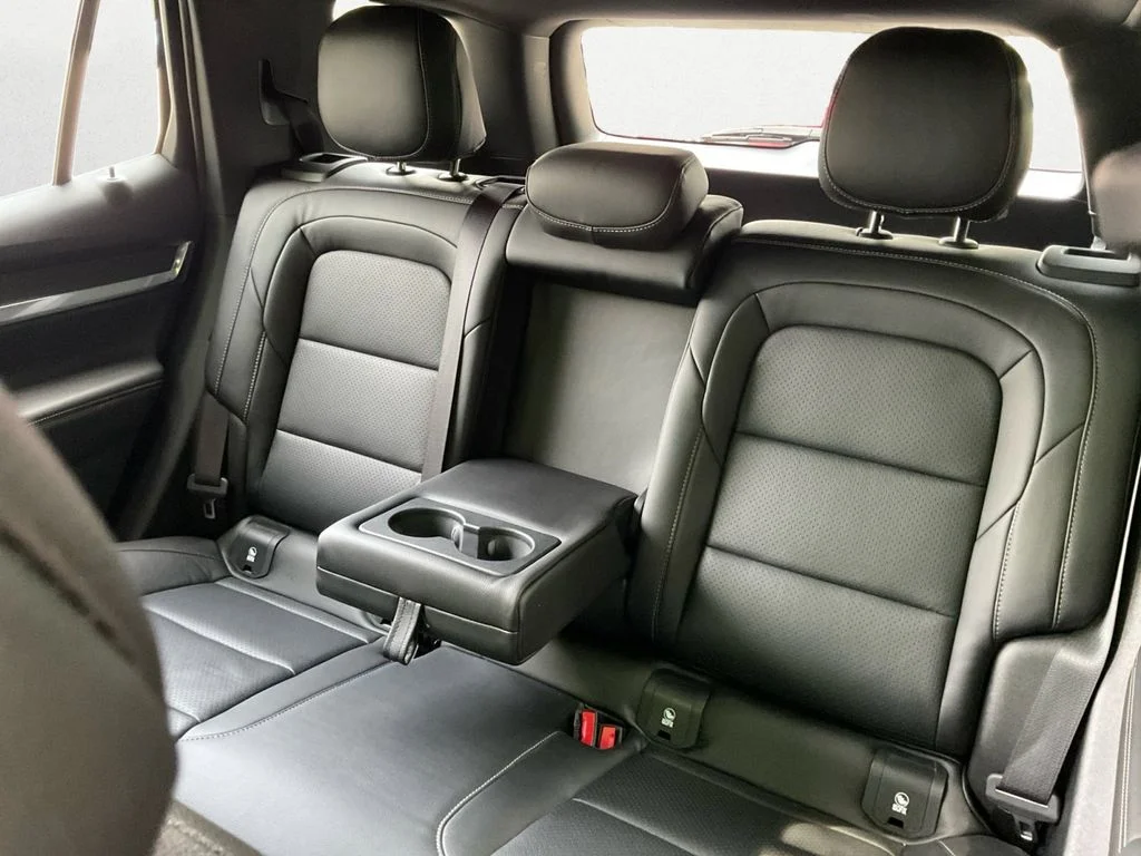 Used 2025 Silver GMC Elevation image 9