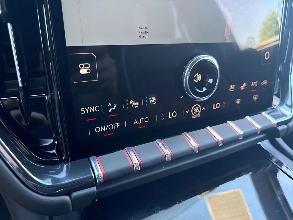 Used 2025 Onyx Black GMC AT4 Ultimate image 26