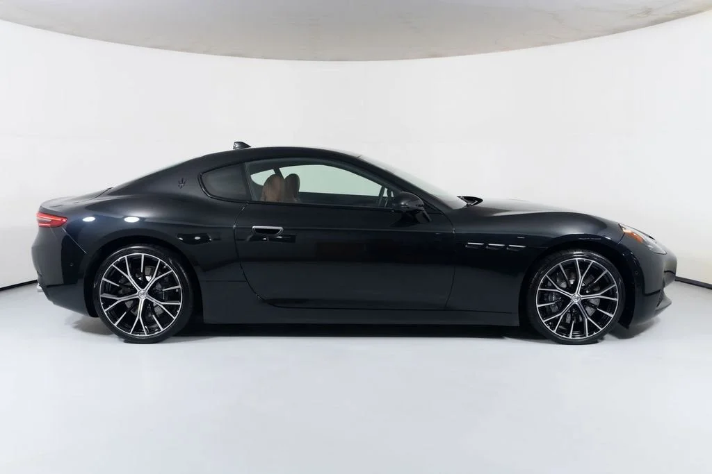 Used 2025 Nero Assoluto Metallic Maserati Granturismo image 17