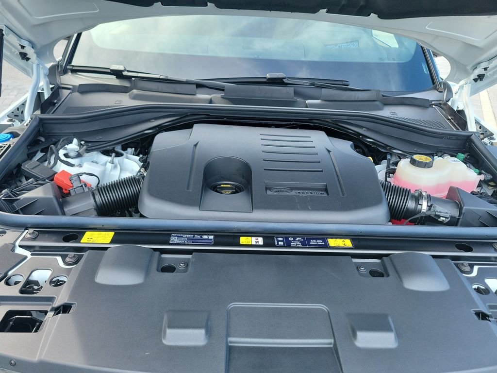 New 2026 Fuji White Land Rover Dynamic SE image 30