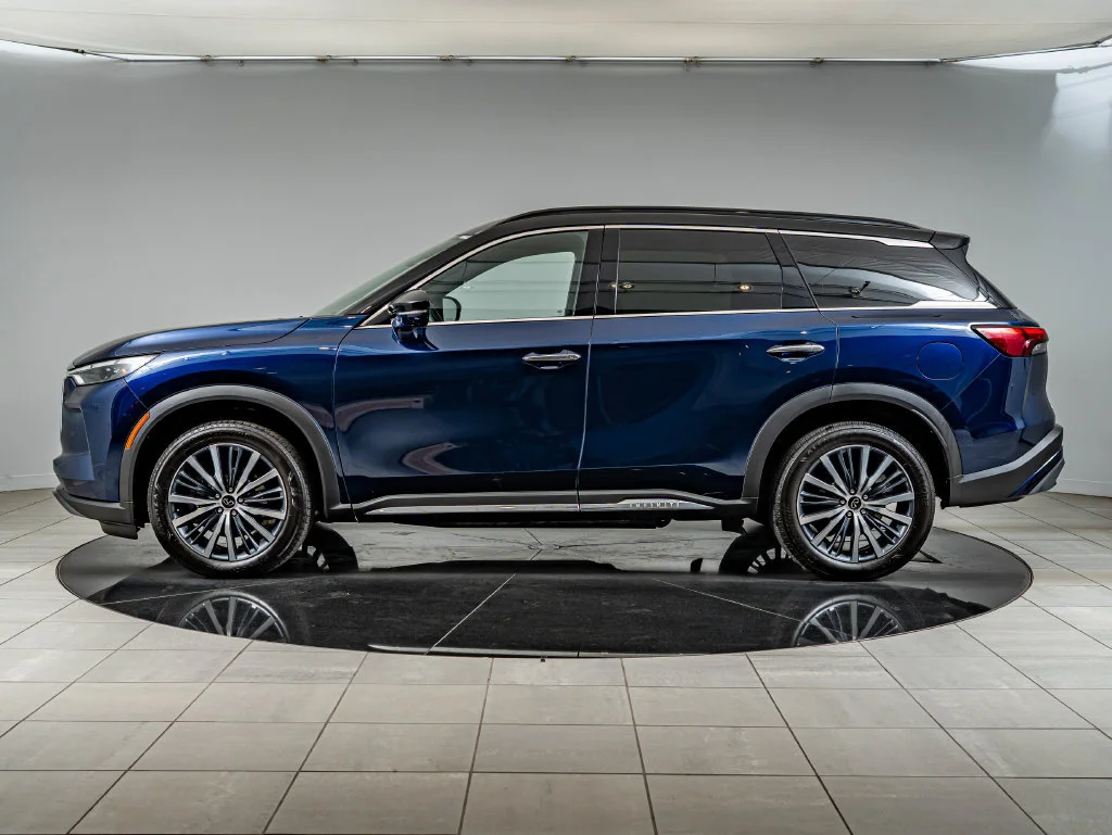 Used 2023 Grand Blue/Black Obsidian INFINITI Autograph image 8