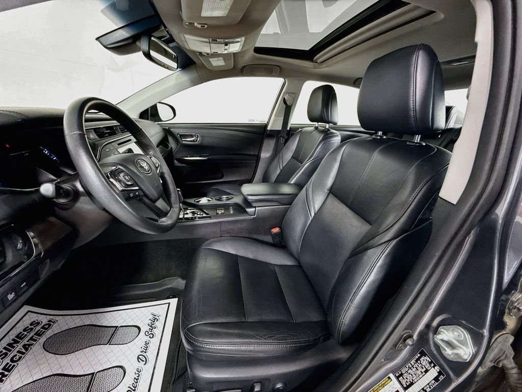 Used 2018 Magnetic Gray Metallic Toyota Hybrid XLE Premium image 20