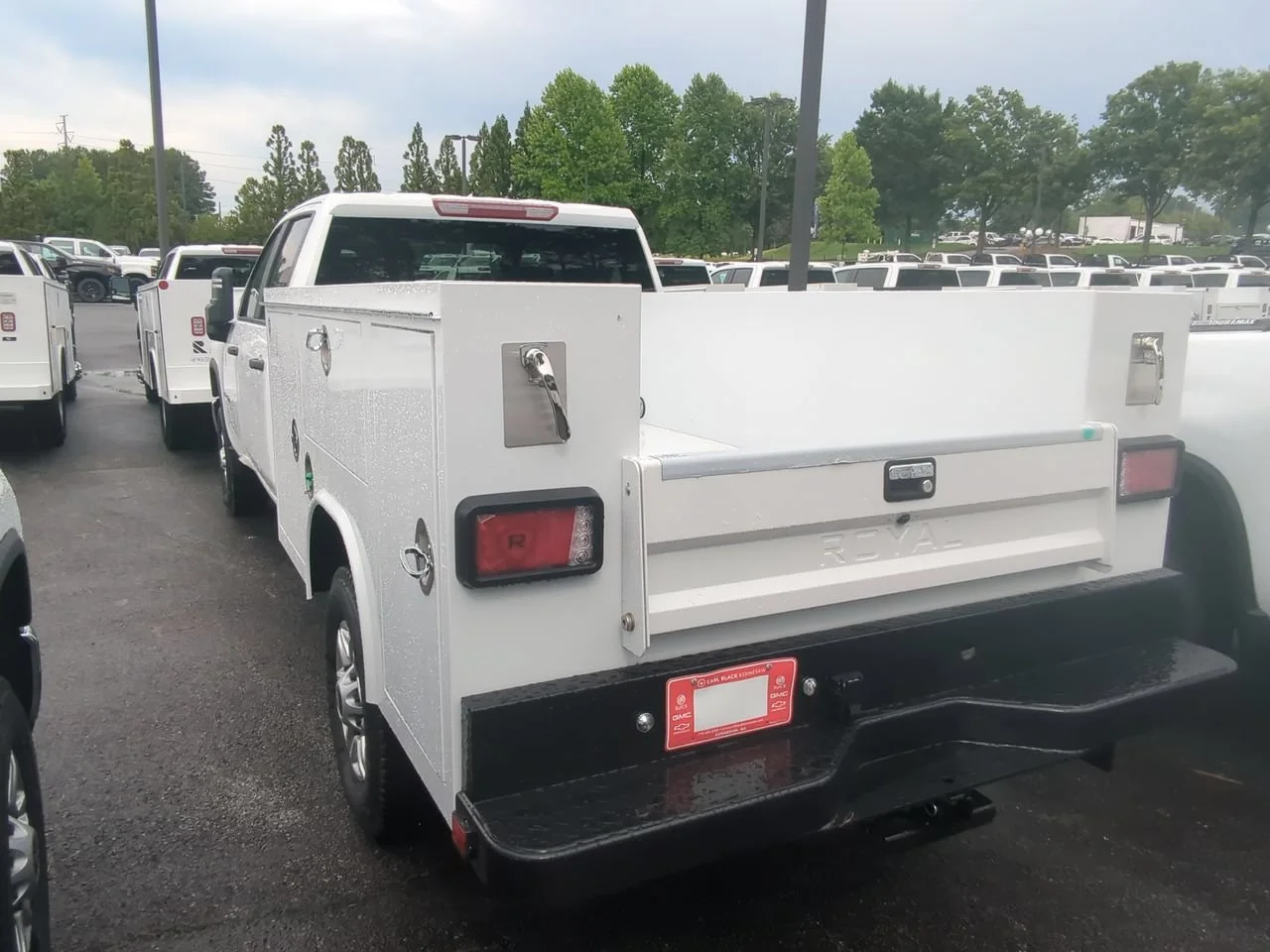 New 2026 Summit White Chevrolet WT image 6