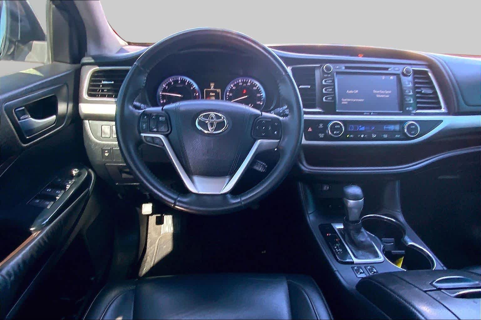 Used 2015 Blizzard Pearl Toyota XLE image 6