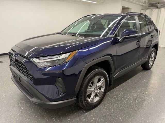 Used 2024  Toyota XLE image 5