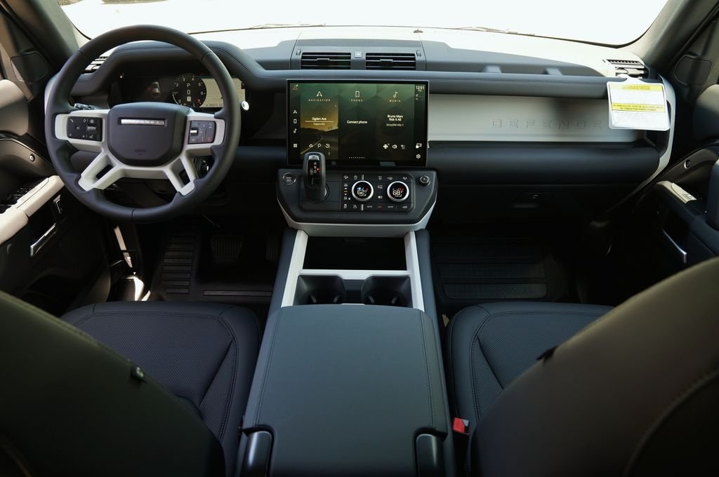 New 2026 Carpathian Grey Land Rover X-Dynamic SE image 9