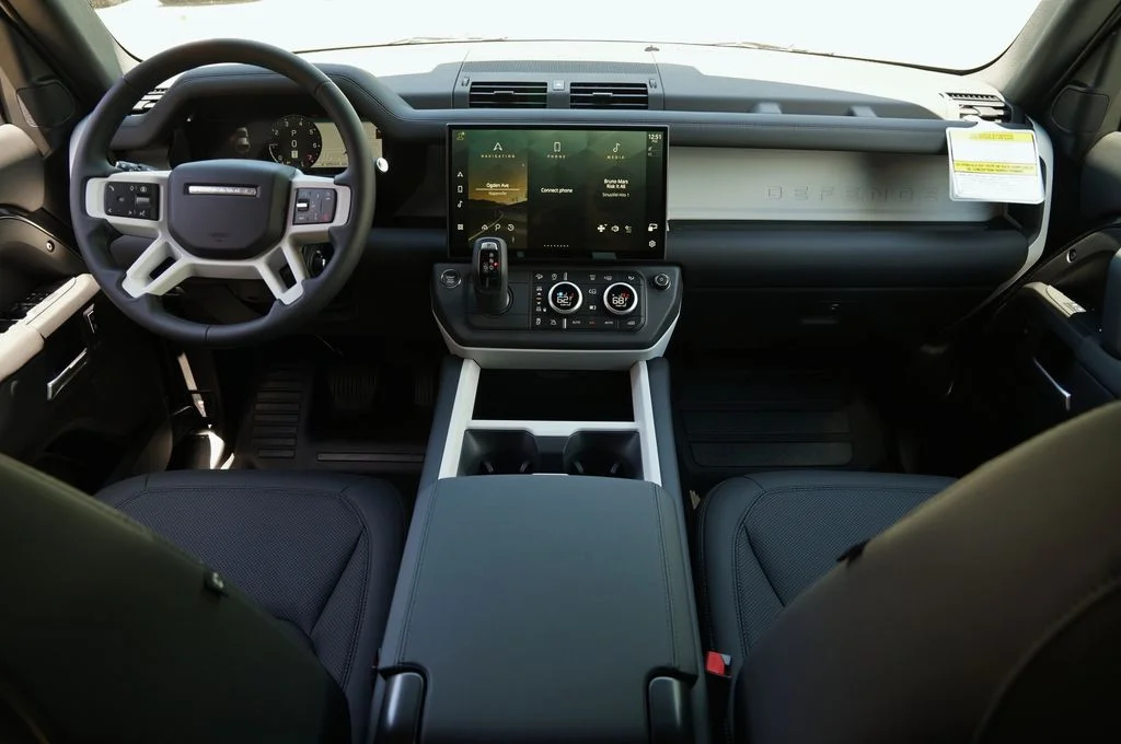 New 2026 Carpathian Grey Land Rover X-Dynamic SE image 9
