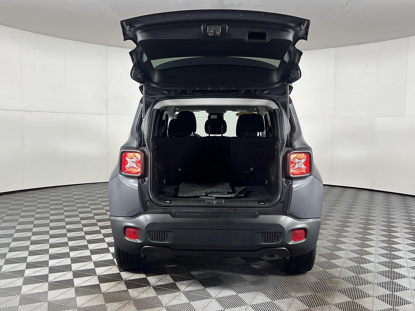 Used 2022 Graphite Gray Jeep Latitude image 25
