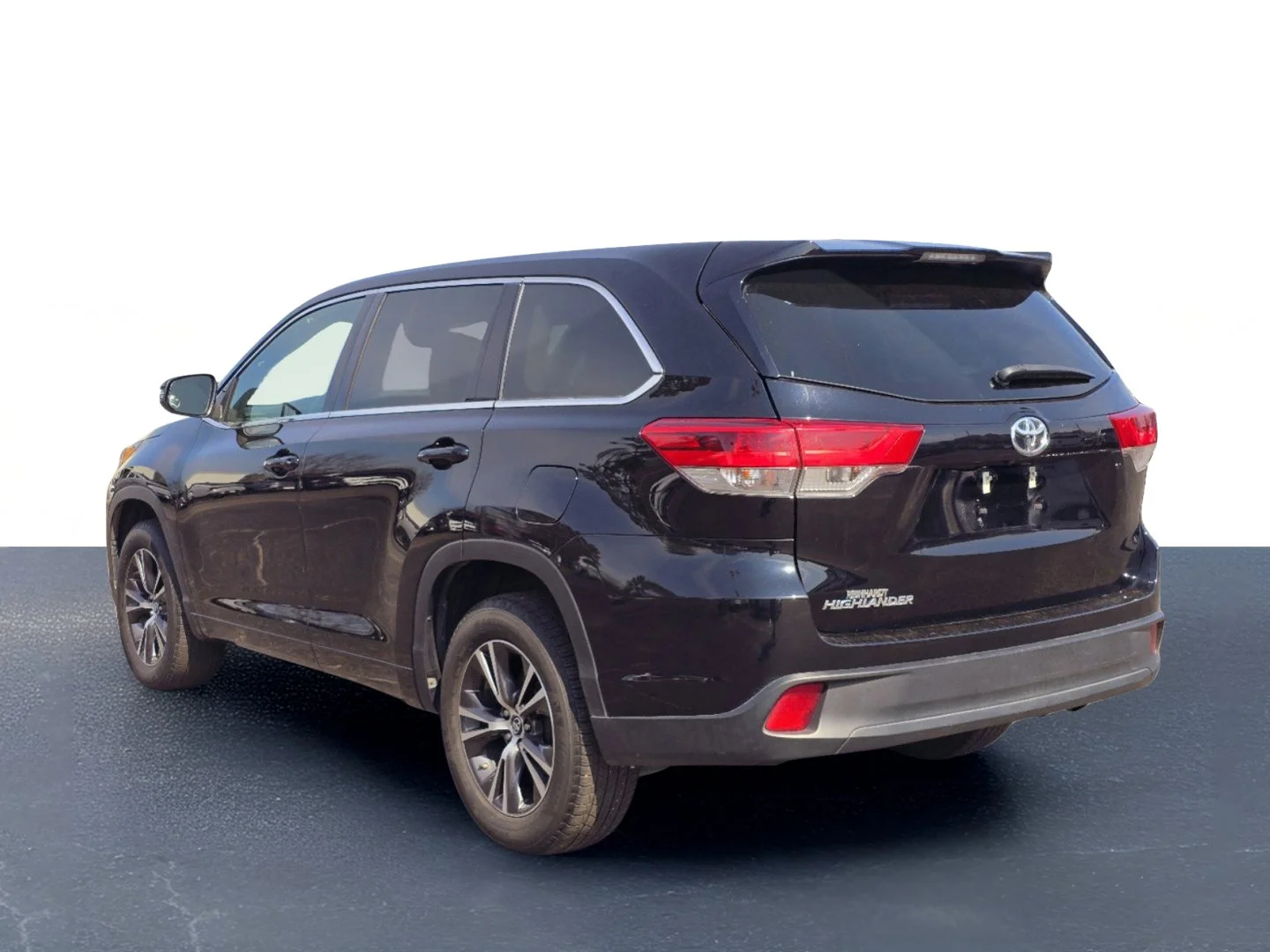 Used 2018 Midnight Black Metallic Toyota LE image 7