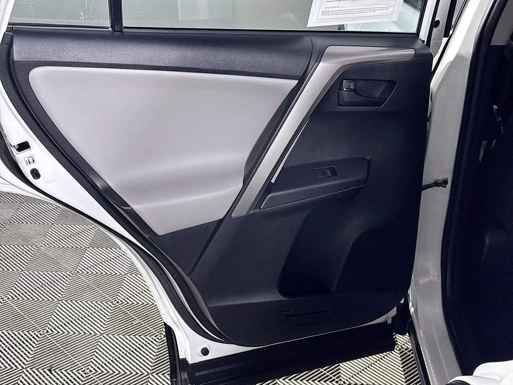 Used 2018 White Toyota LE image 18