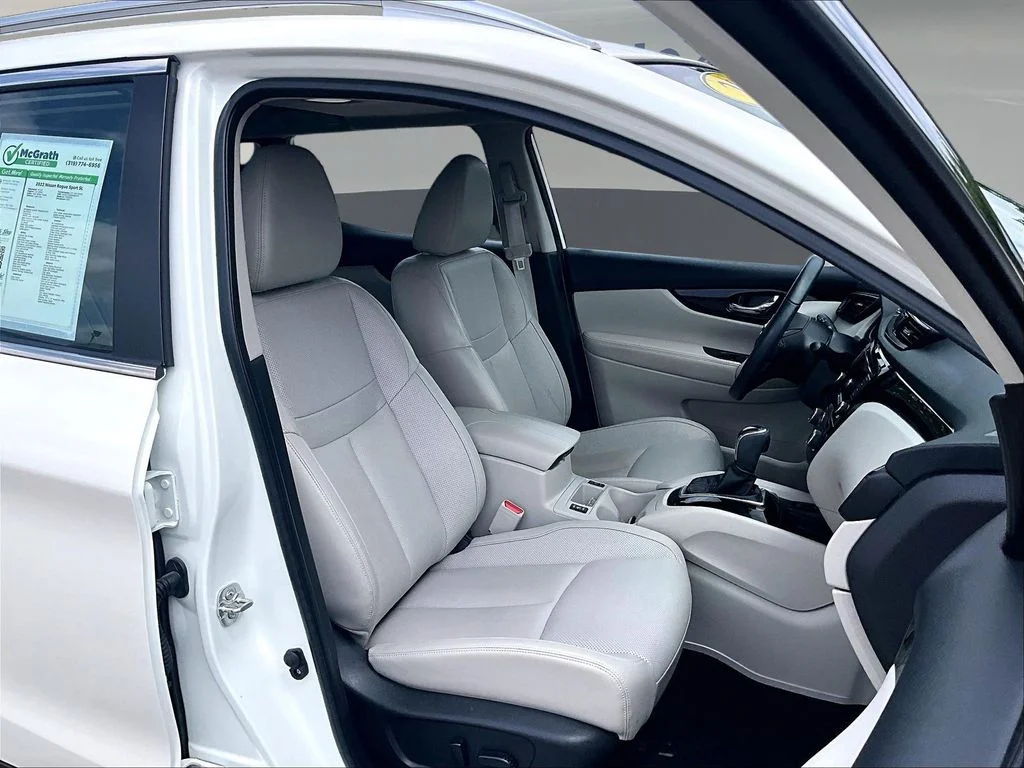 Used 2022 White Nissan SL image 32