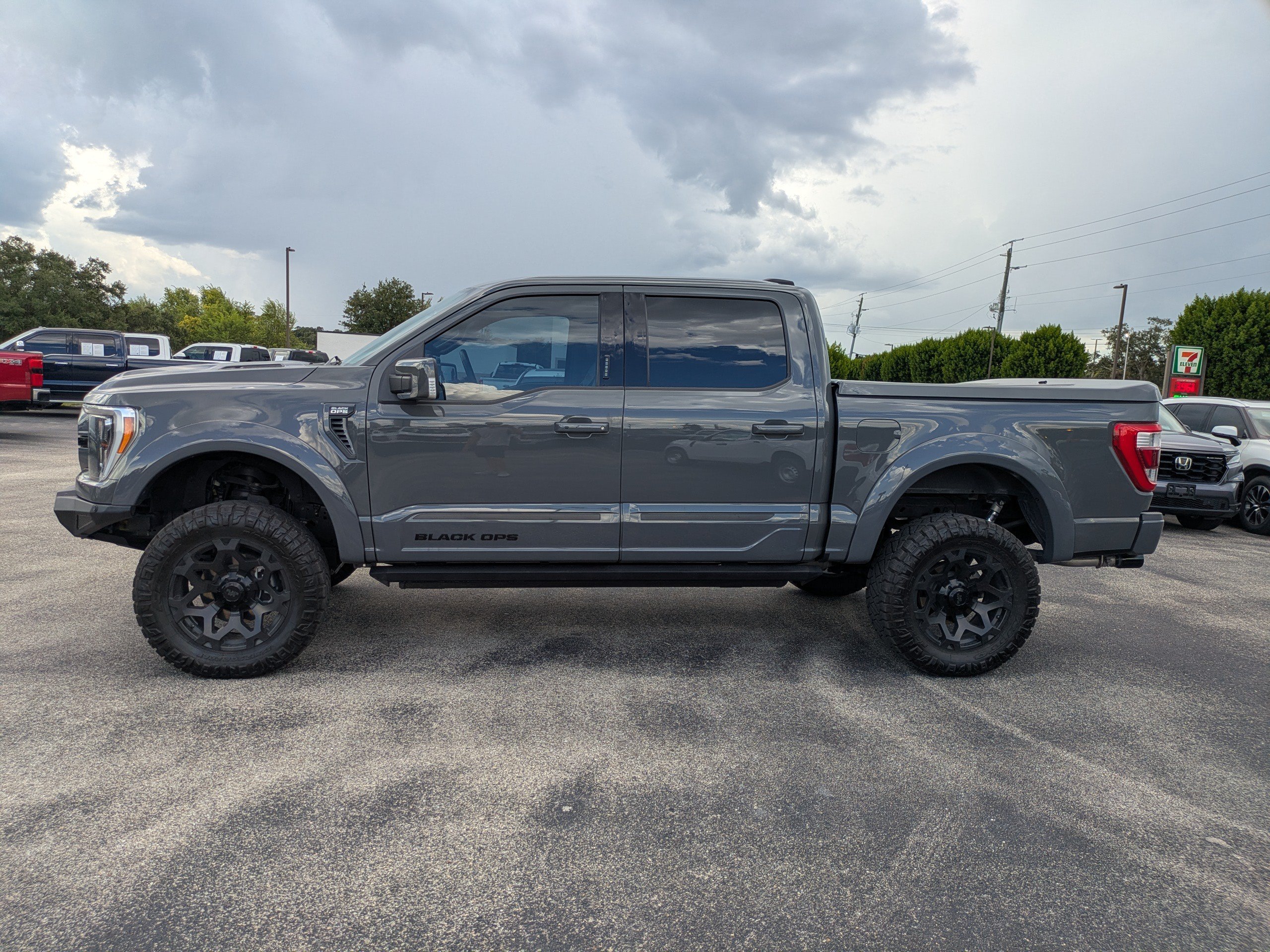 Used 2021  Ford LARIAT image 7