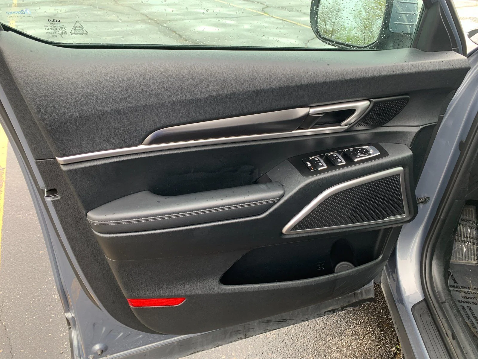 Used 2025 Silver Kia S image 12