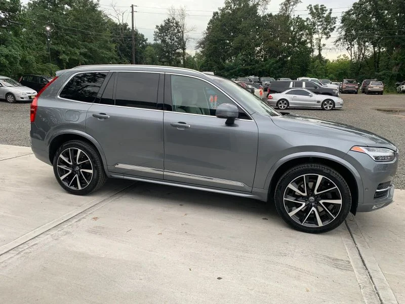 Used 2019 Gray Volvo T6 Inscription Sport Utility 4D image 10