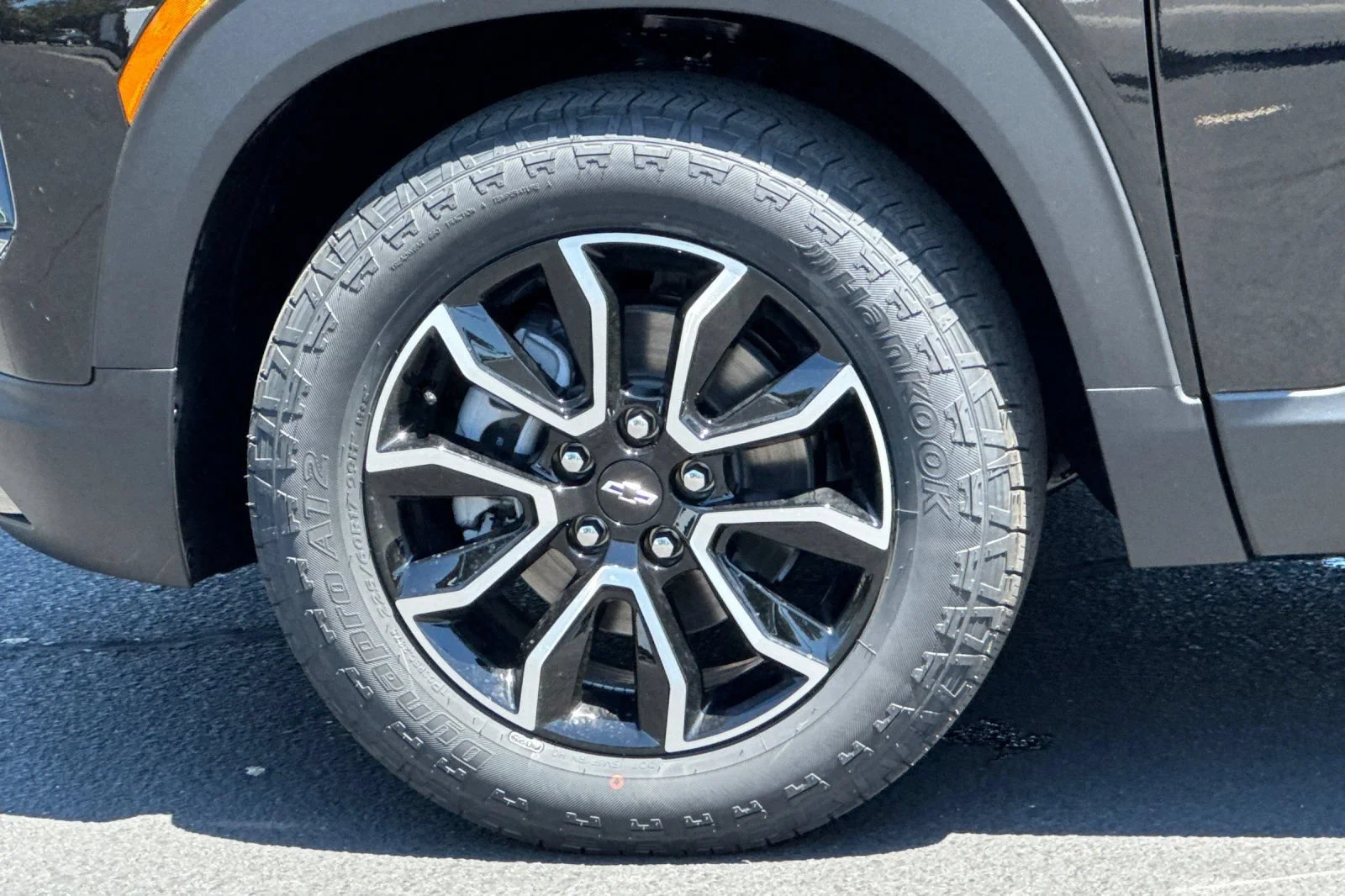 New 2026 Mosaic Black Metallic Chevrolet ACTIV image 24
