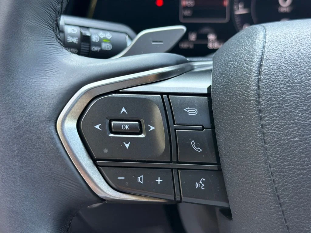 Used 2023 White Lexus 350 Premium image 25