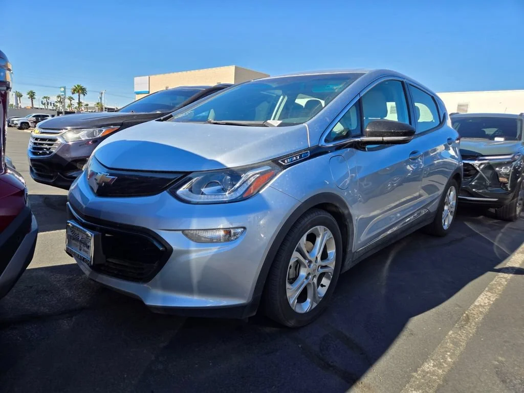 Used 2018 (Includes (TUS) Black grille.) Chevrolet LT image 4