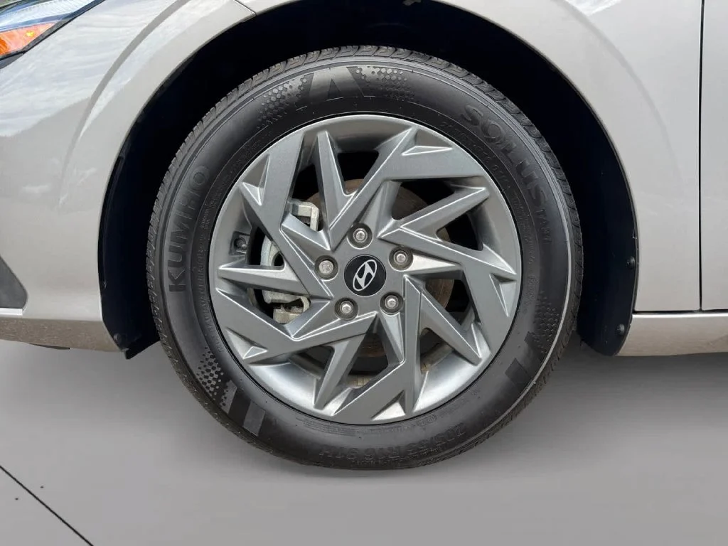 Used 2024 Silver Hyundai Blue image 20