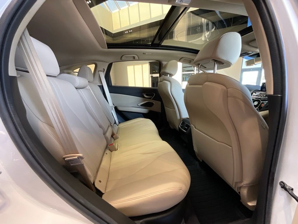 Used 2024  Acura Base image 21