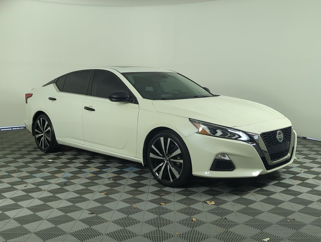 Used 2021 White Nissan 2.5 SR image 9