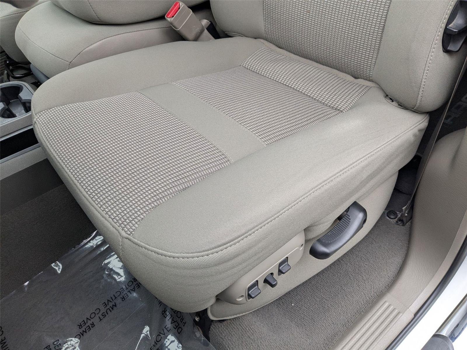 Used 2008 Bright White Dodge SXT image 15