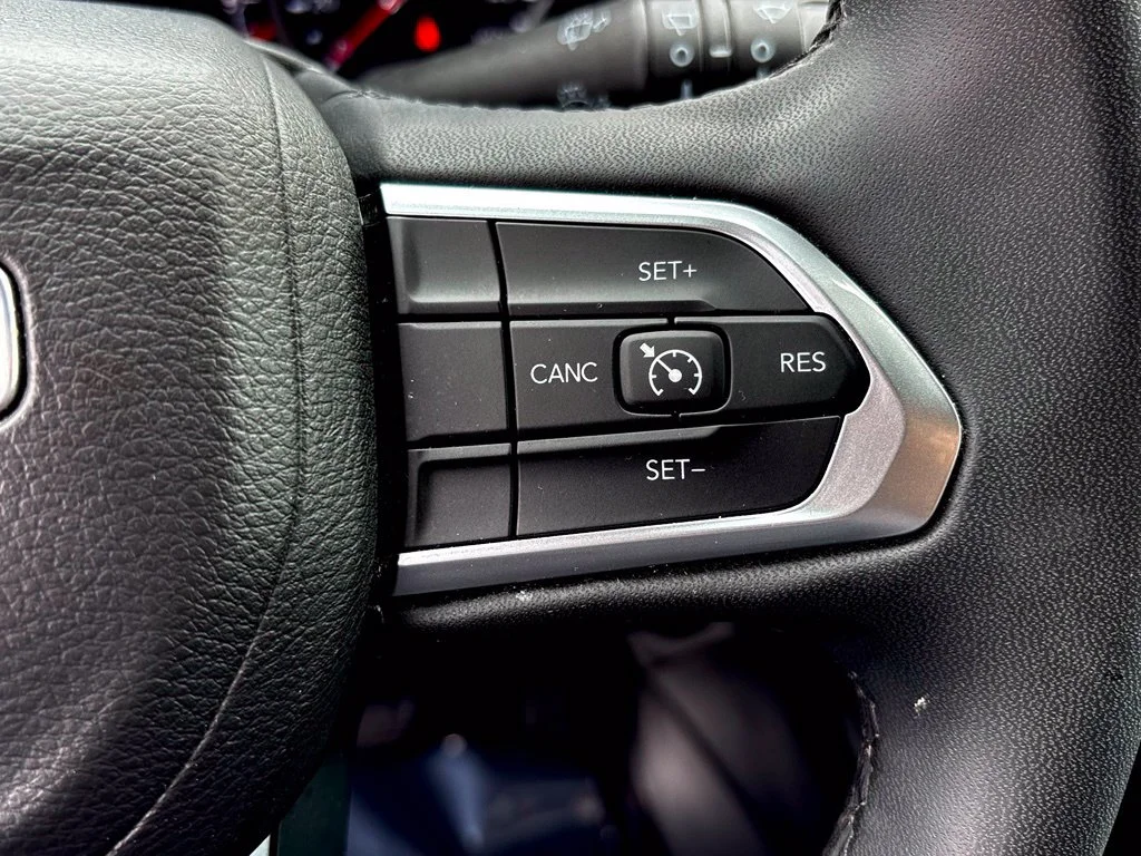 Used 2024 Bright White Clearcoat Jeep Latitude image 13