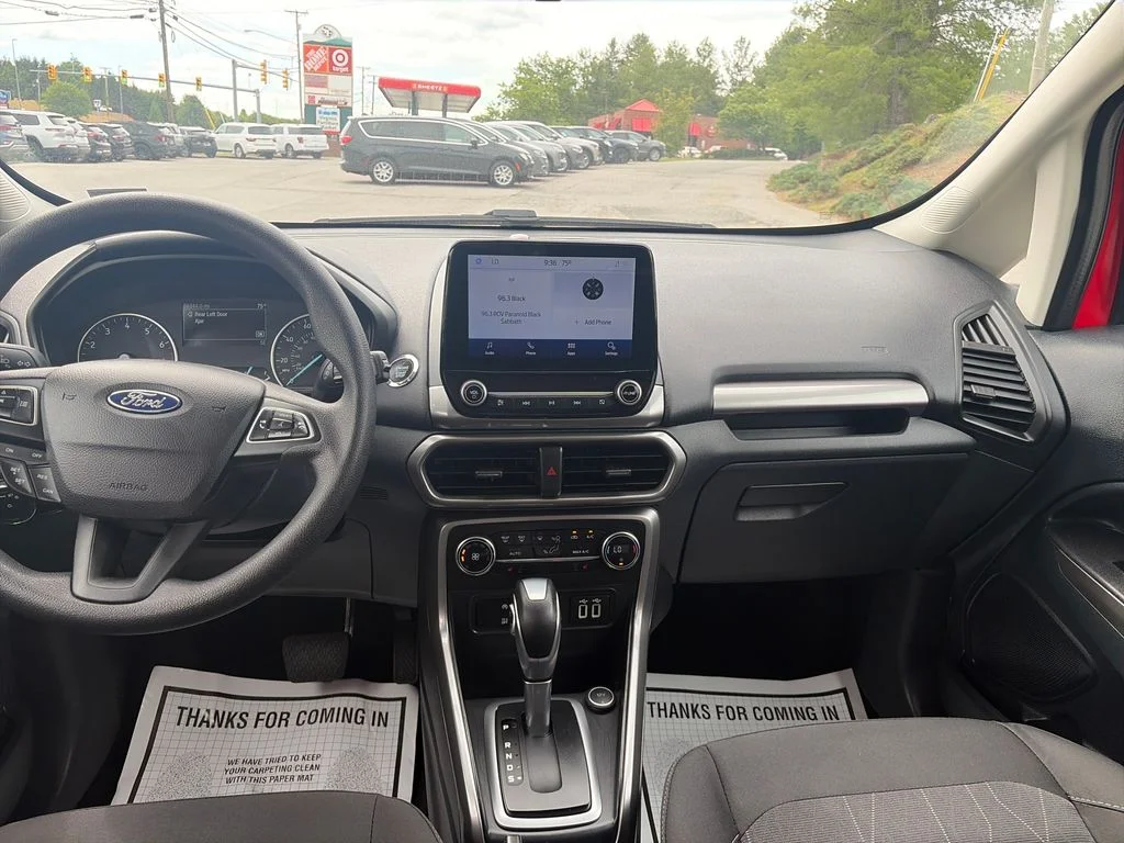 Used 2021 Red Ford SE image 13