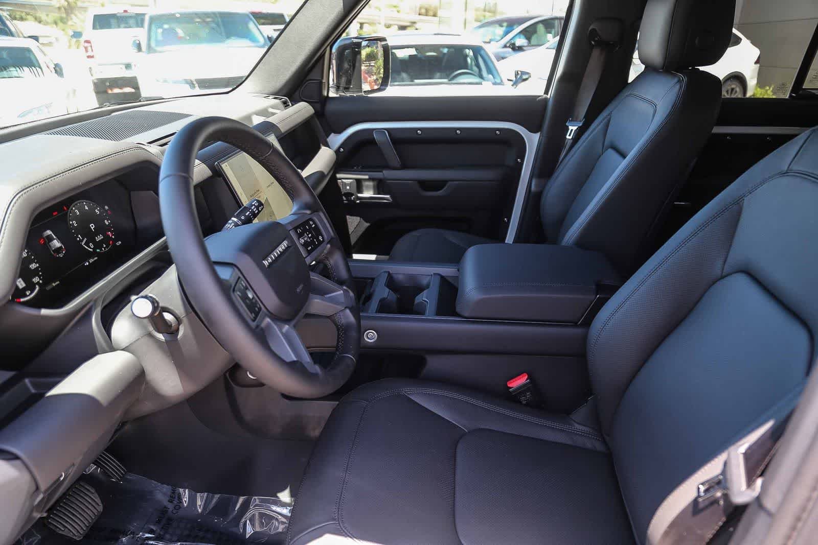 New 2026 Fuji White Land Rover X-Dynamic SE image 17