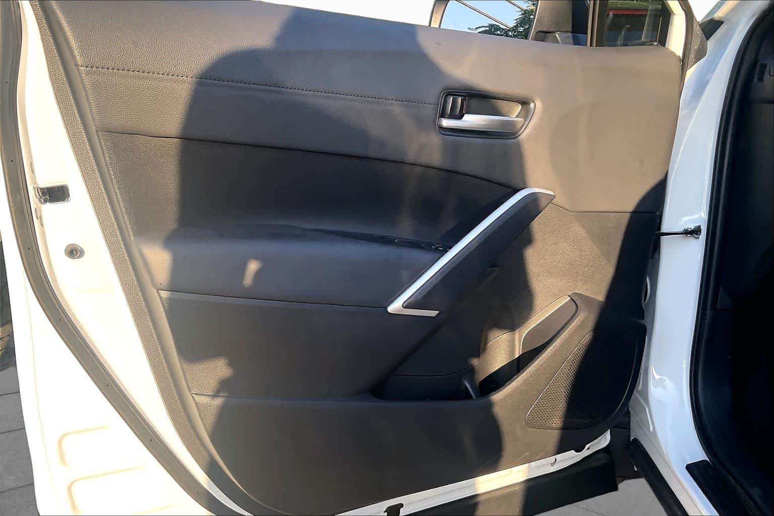 Used 2025 Wind Chill Pearl Toyota Hybrid XSE image 22