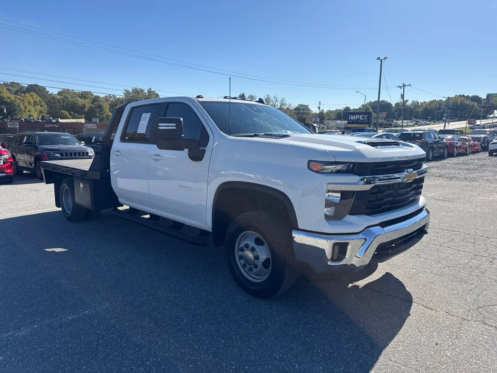 Used 2024 White Chevrolet LT image 7