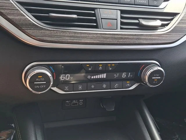 Used 2019 White Nissan 2.5 Platinum image 16