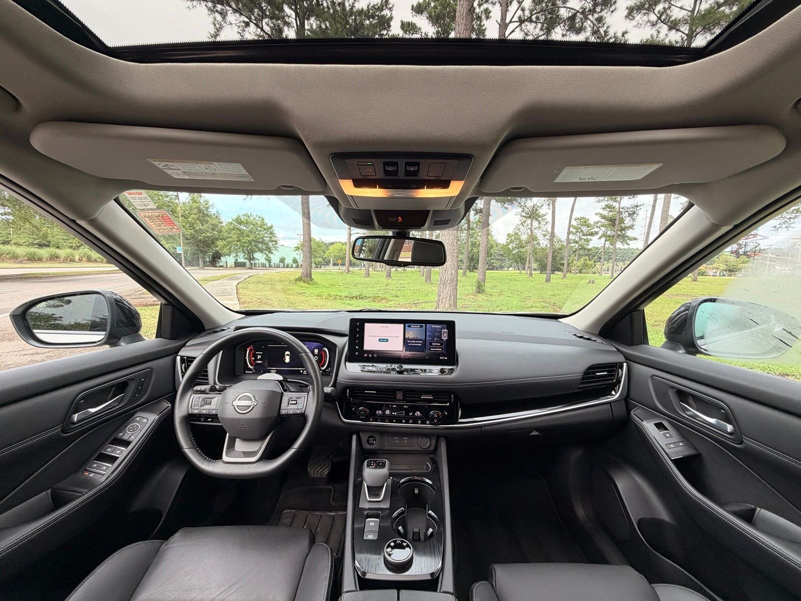 Used 2025 Champagne Silver Metallic Nissan SL image 2
