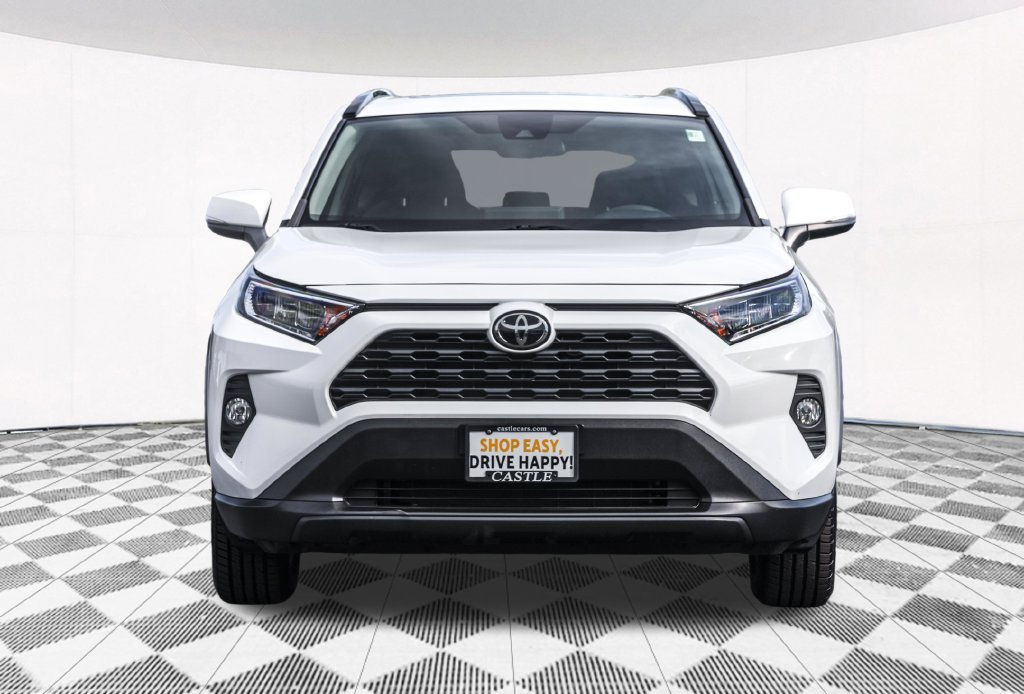 Used 2020 White Toyota XLE image 10