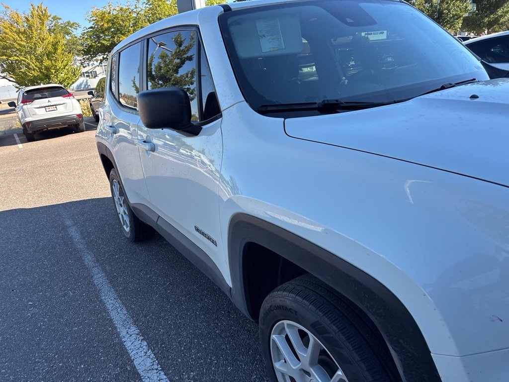 Used 2023 White Jeep Latitude image 7