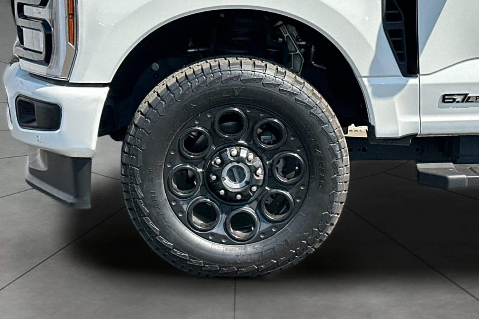 Used 2025 White Ford Lariat image 30