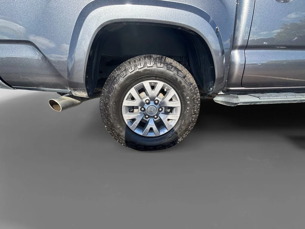 Used 2019 Gray Toyota SR5 image 11
