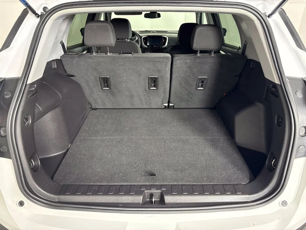 Used 2024 White GMC SLE image 19