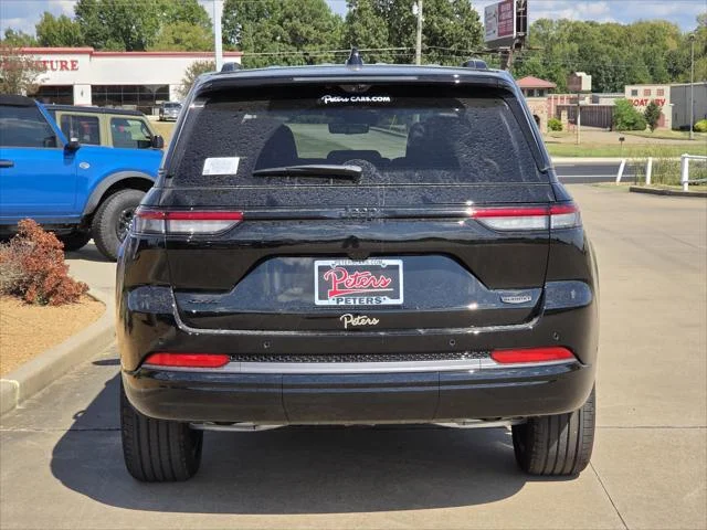 New 2027 High-Gloss Black Paint Jeep Summit image 4