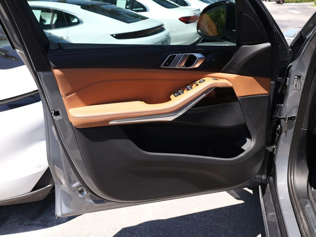 Used 2025 Gray BMW xDrive40i image 13