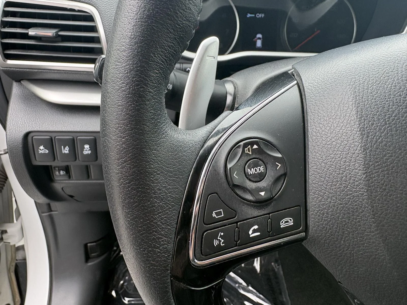 Used 2019 Pearl White Mitsubishi SEL image 18
