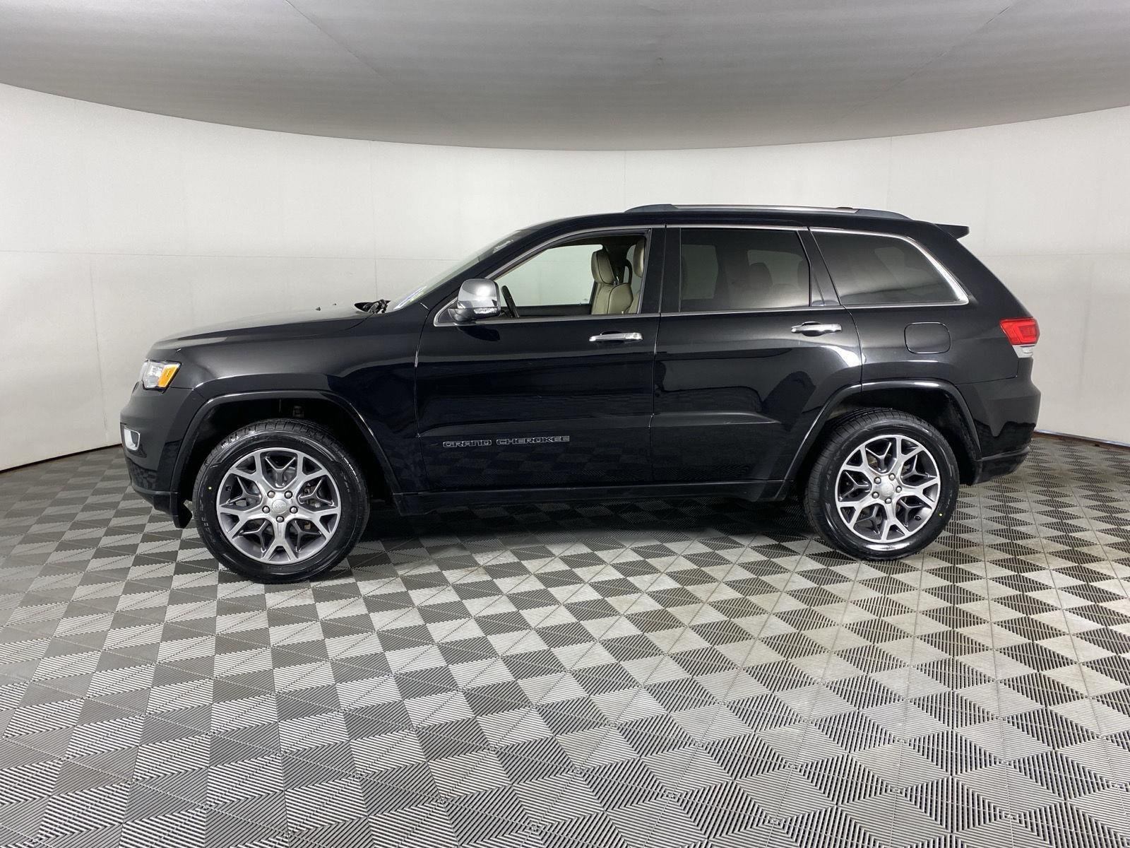 Used 2020 Diamond Black Crystal Pearlcoat Jeep Overland image 14