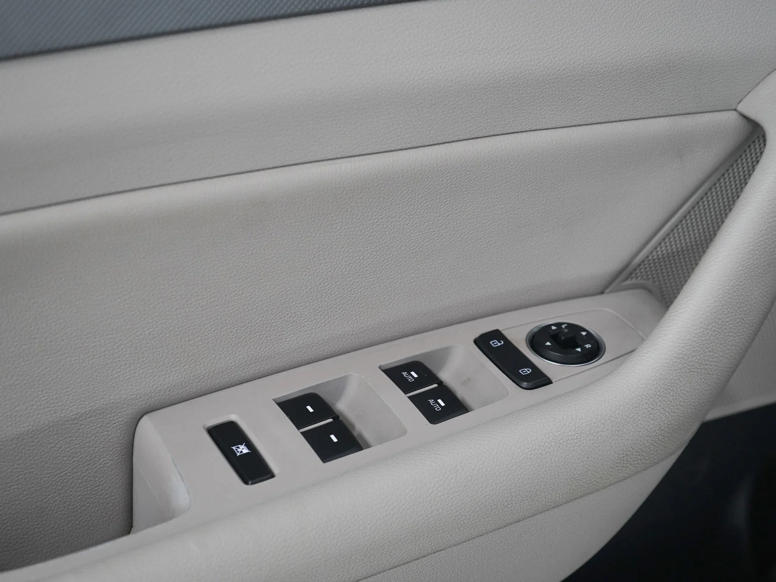 Used 2017 Hyper White Hyundai  image 20