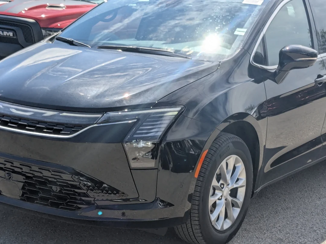 New 2027 Black Chrysler Select - - AWD - Safety Sphere Pkg - Stow n Go Seating - Heated Seats - Remote Start & More! image 9