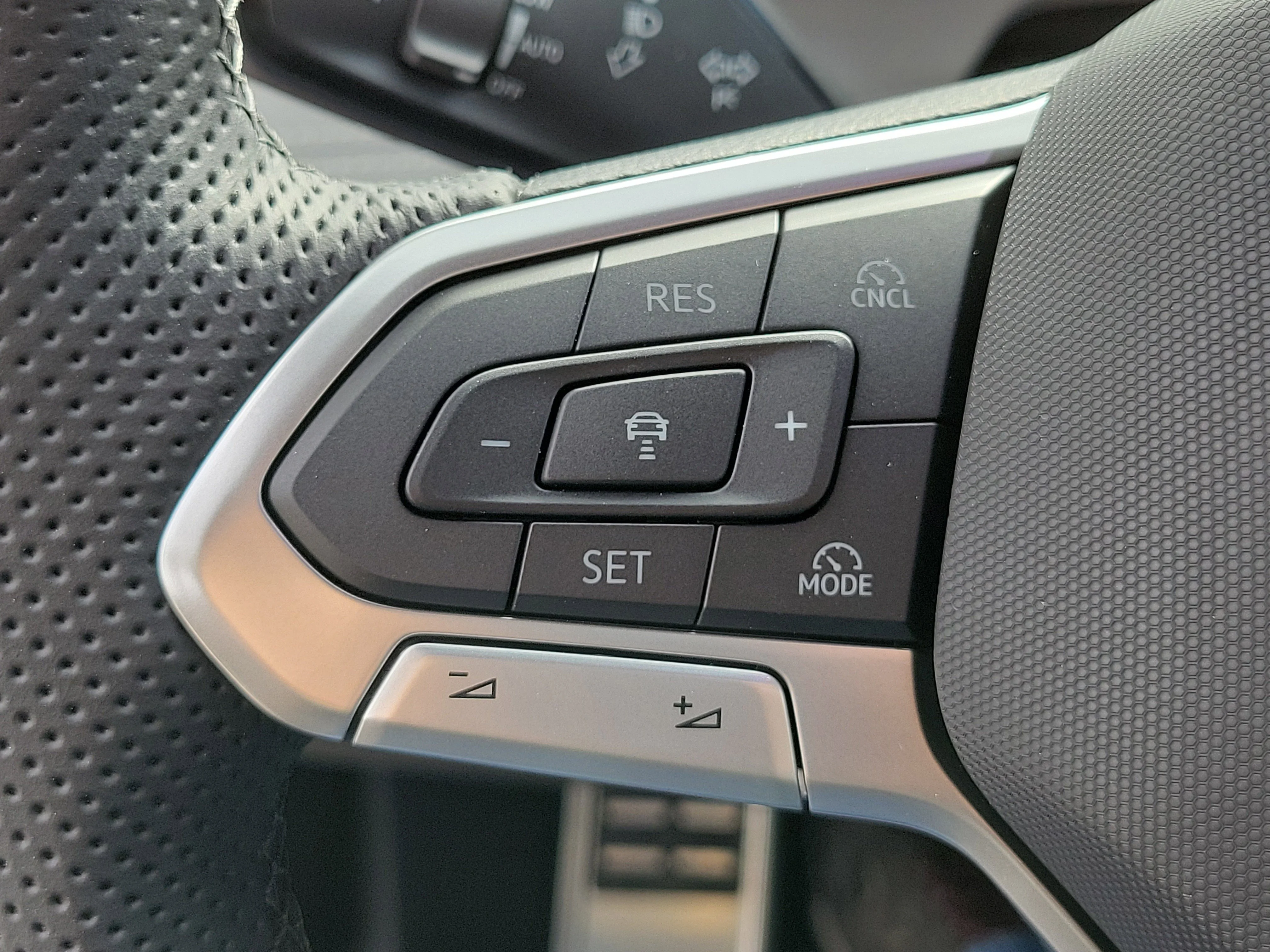 2026 Volkswagen Tiguan SE R-LINE BLACK - Photo 24