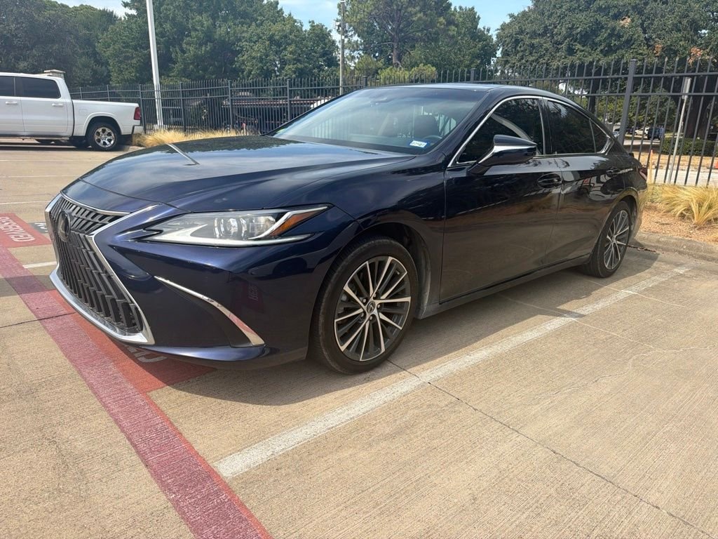 Used 2025 Blue Lexus 300h image 1