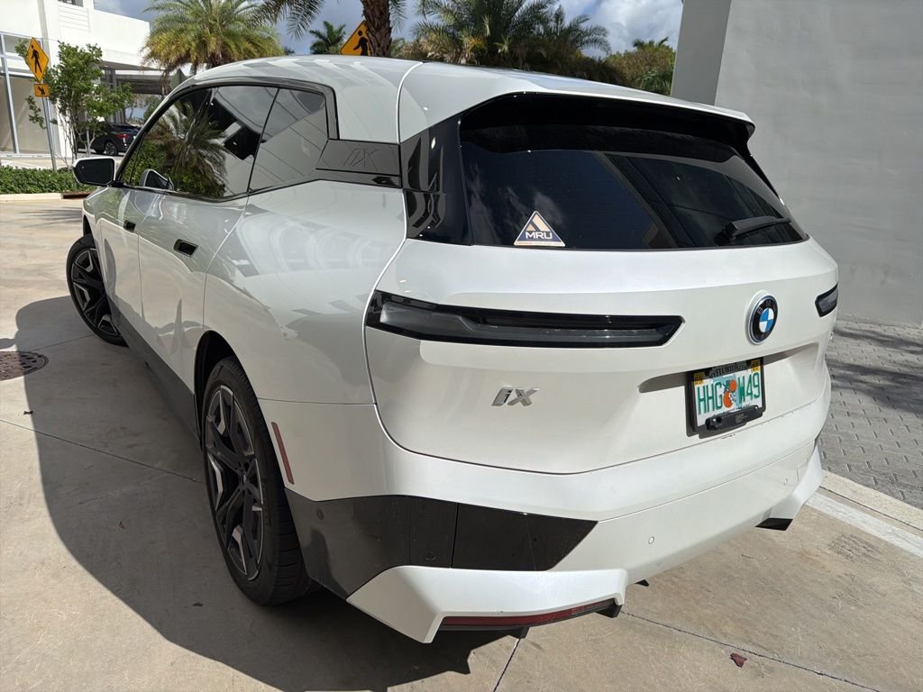 Certified Used 2024 Mineral White Metallic BMW xDrive50 image 3
